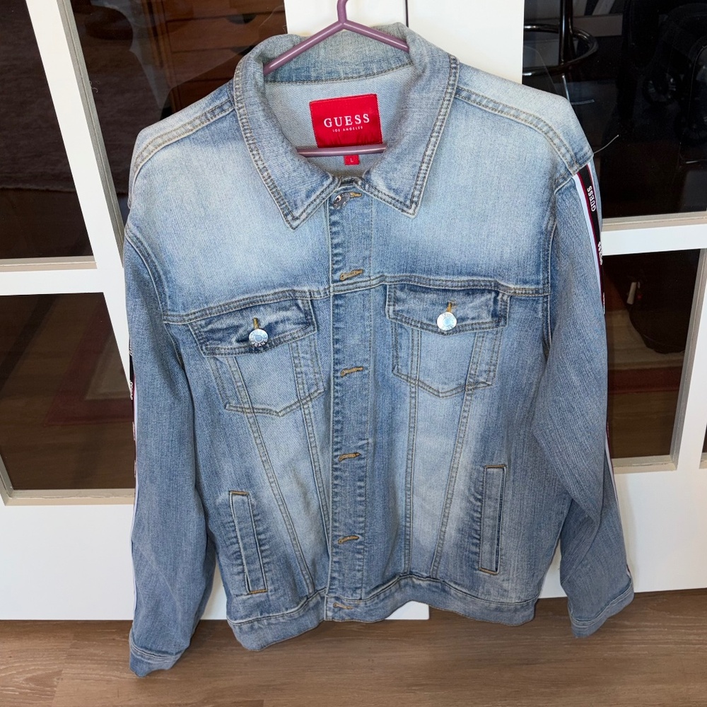 Guess Jeans Logo Stripe Sleeve Denim Trucker Jacket Light Wash Size L